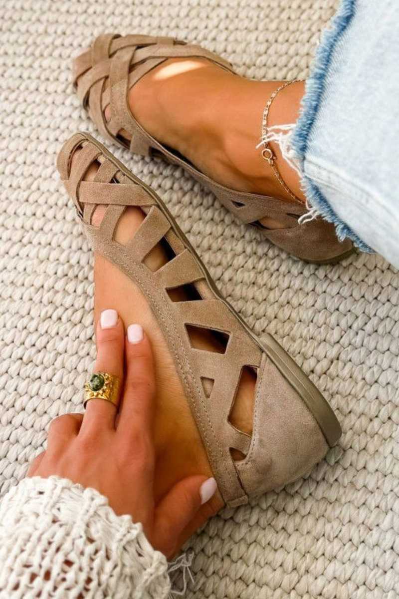 Sandali Piani con Punta Aperta e Intreccio Elegante