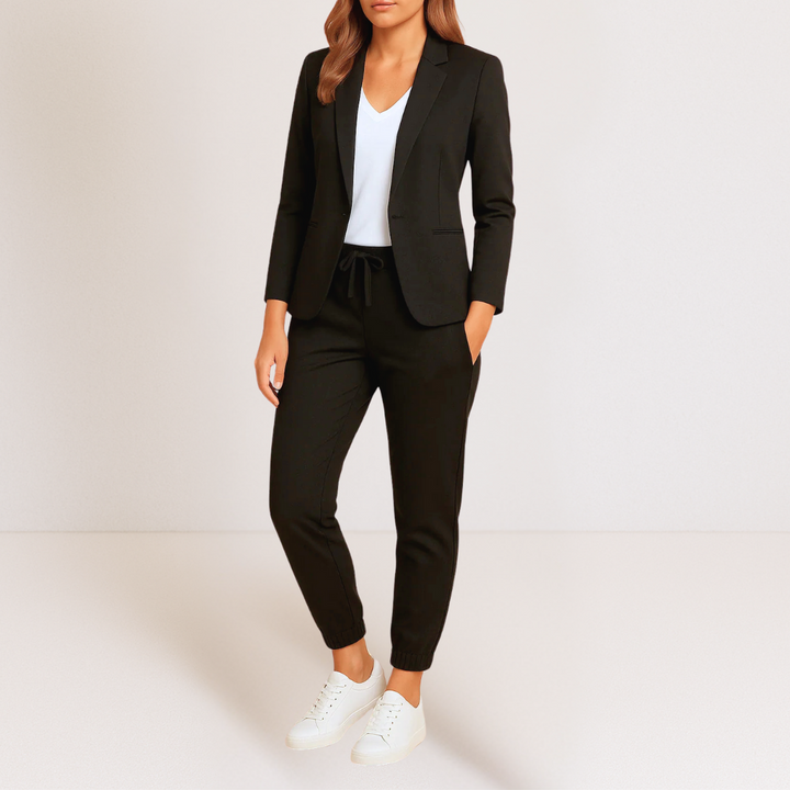Emilia | Eleganza Moderna in un Completo Confortevole