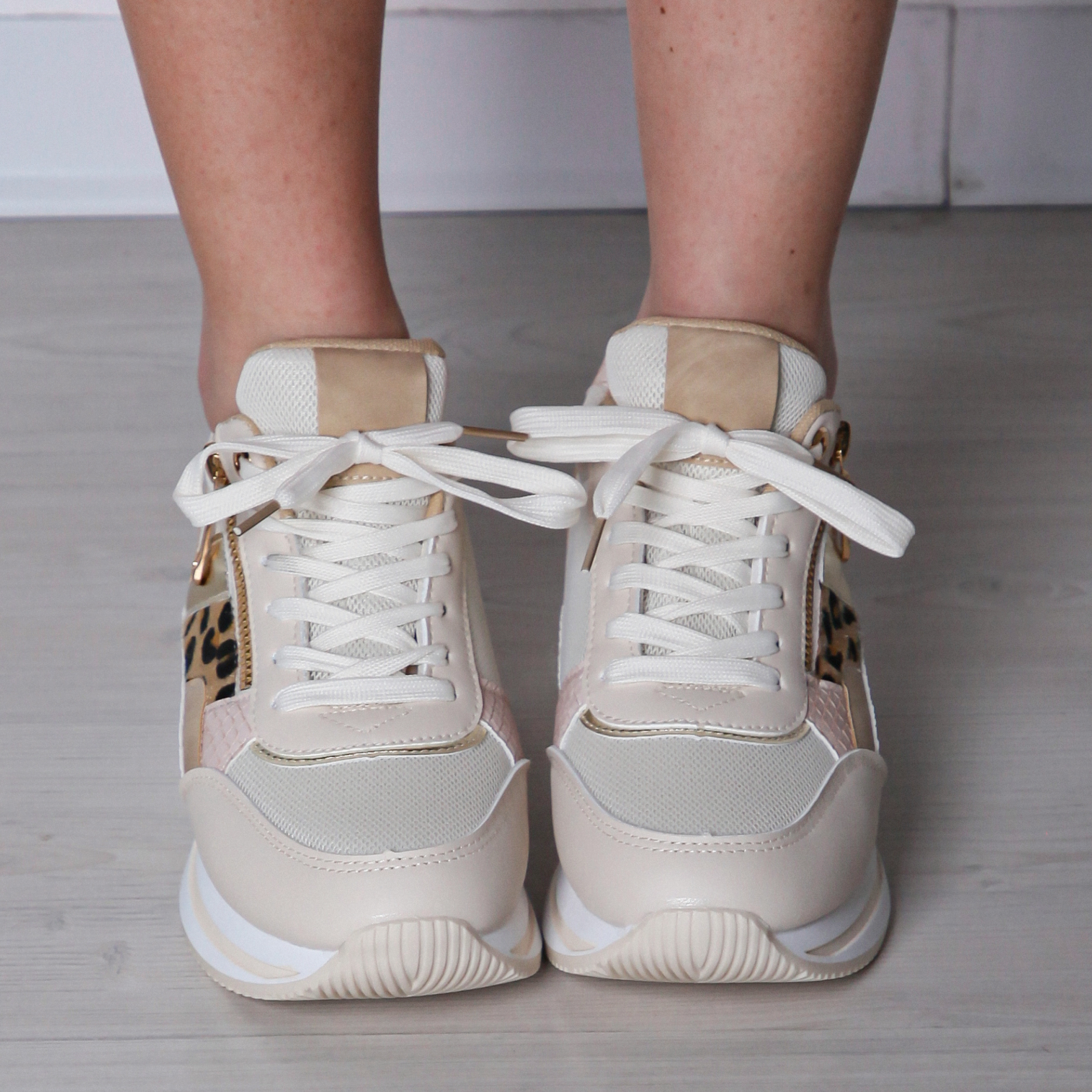 Molly - Sneaker Fashion