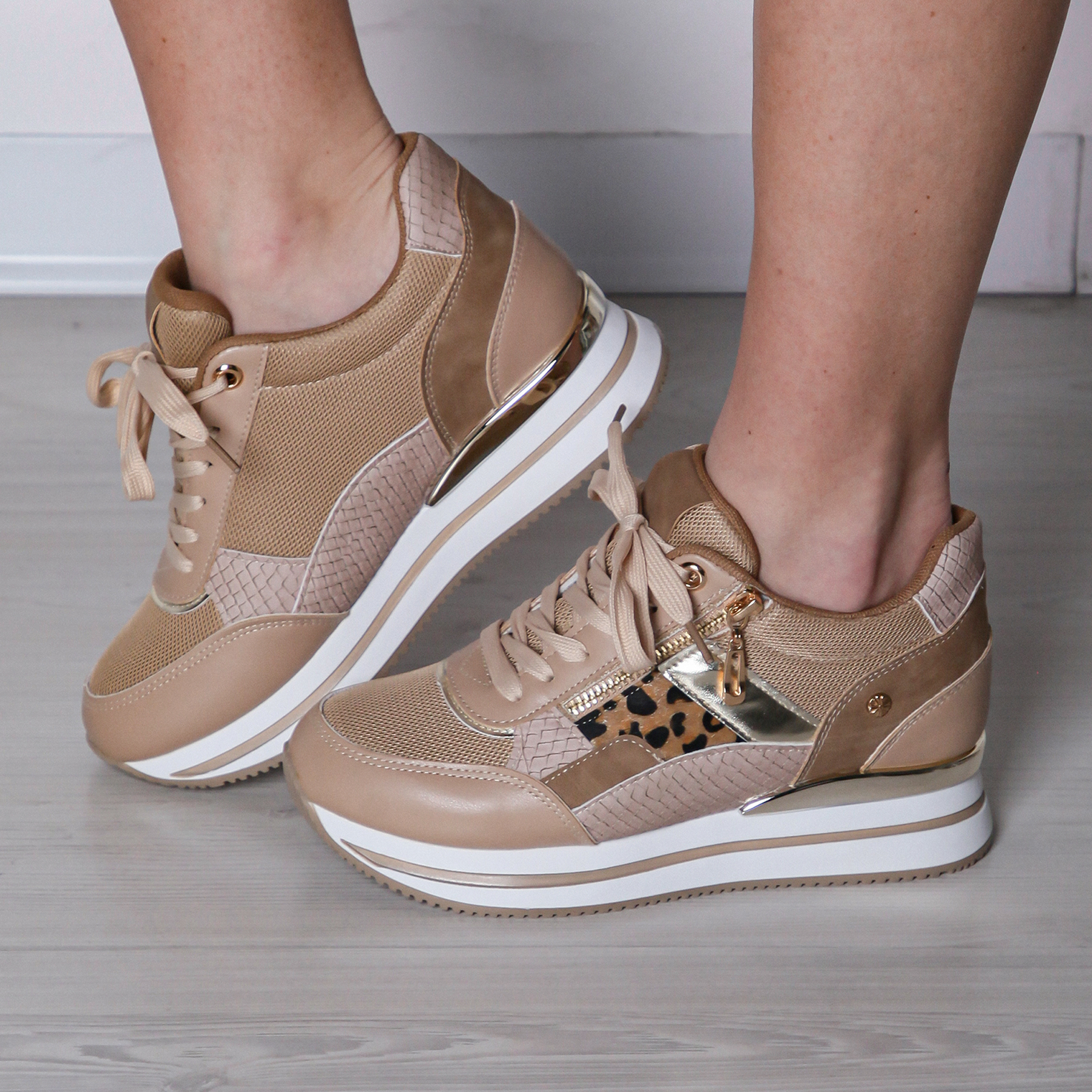 Molly - Sneaker Fashion