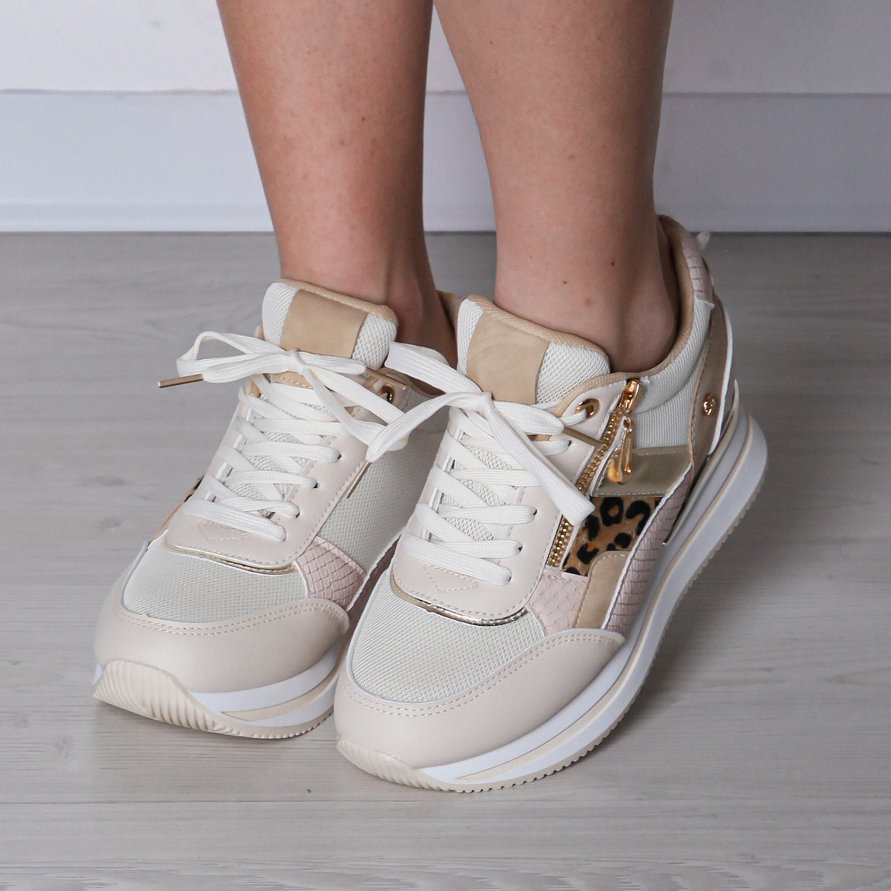 Molly - Sneaker Fashion