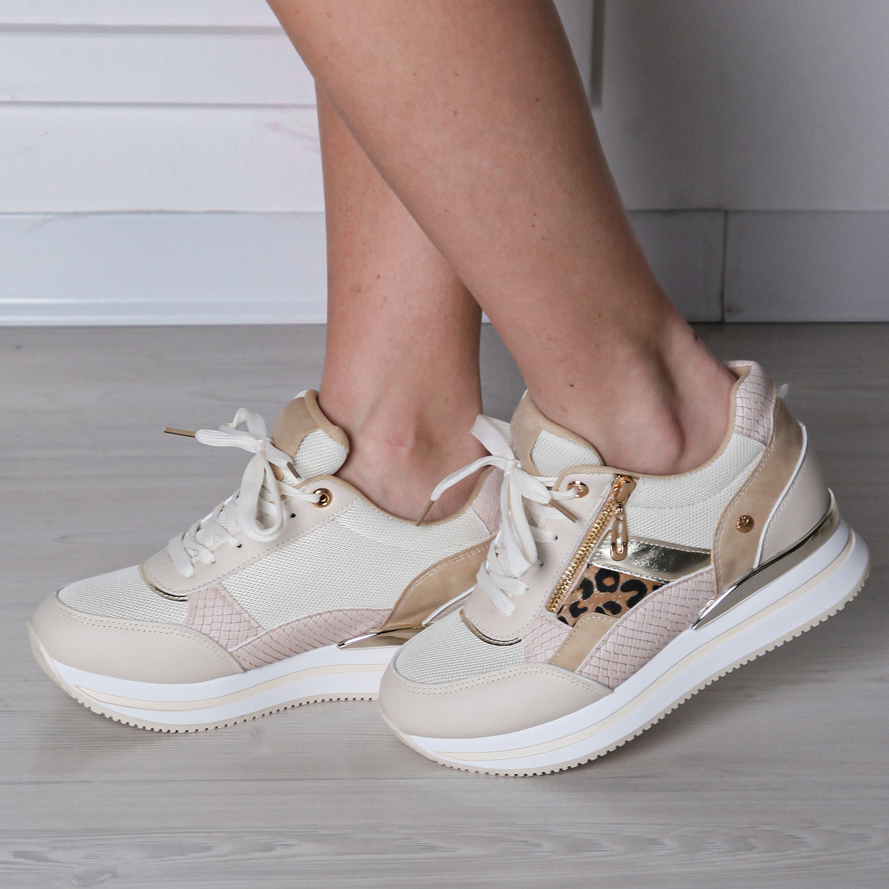 Molly - Sneaker Fashion