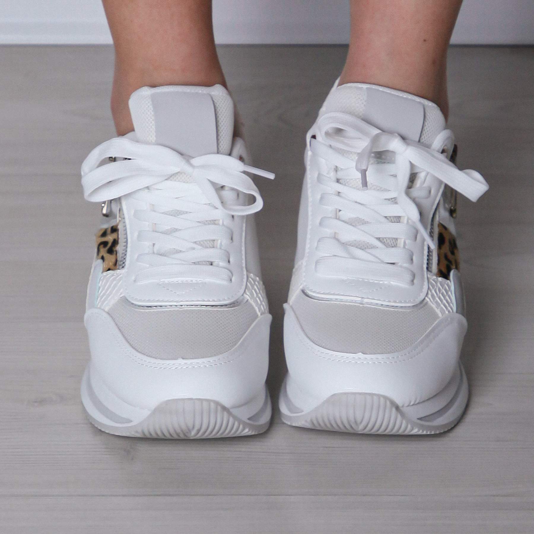 Molly - Sneaker Fashion