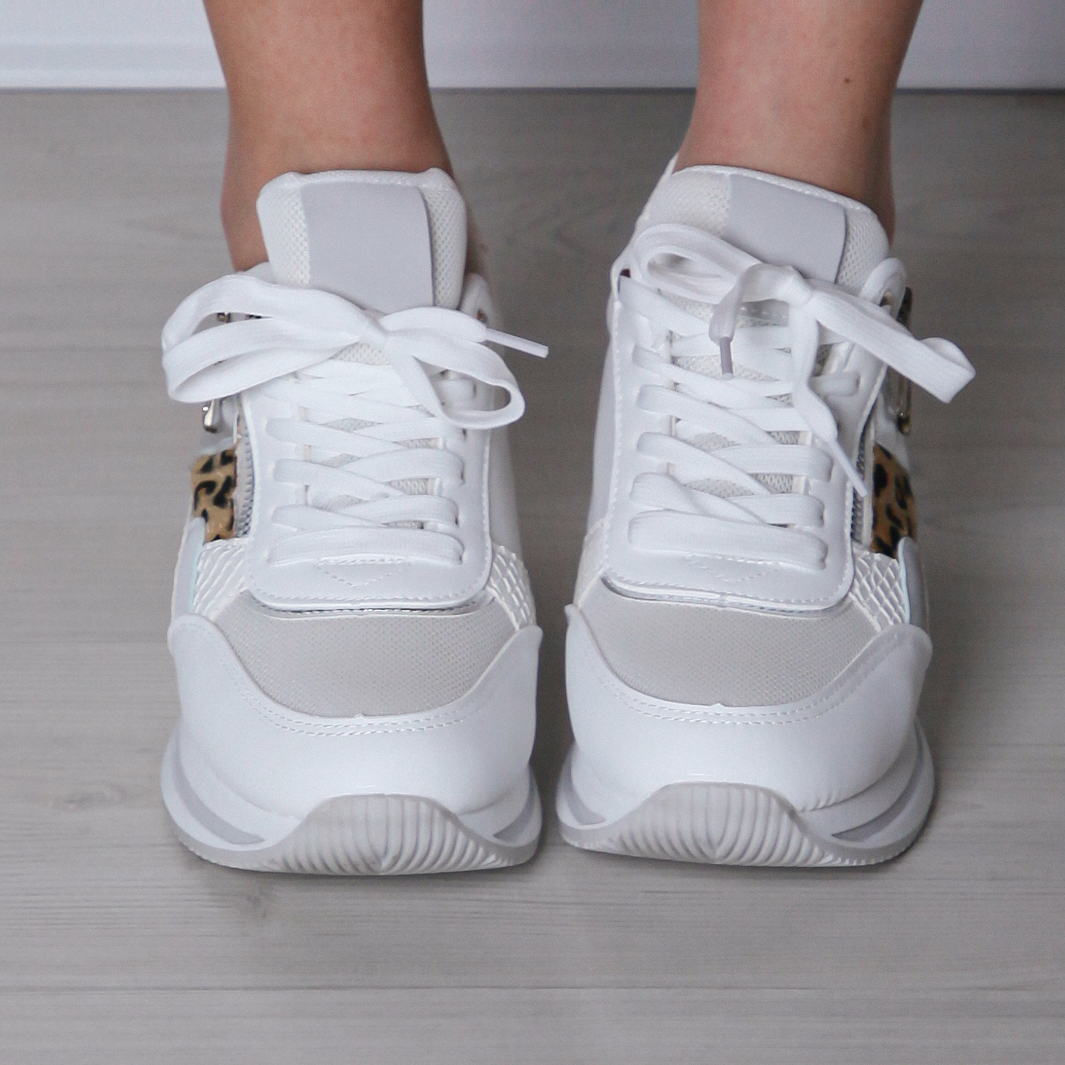 Molly - Sneaker Fashion