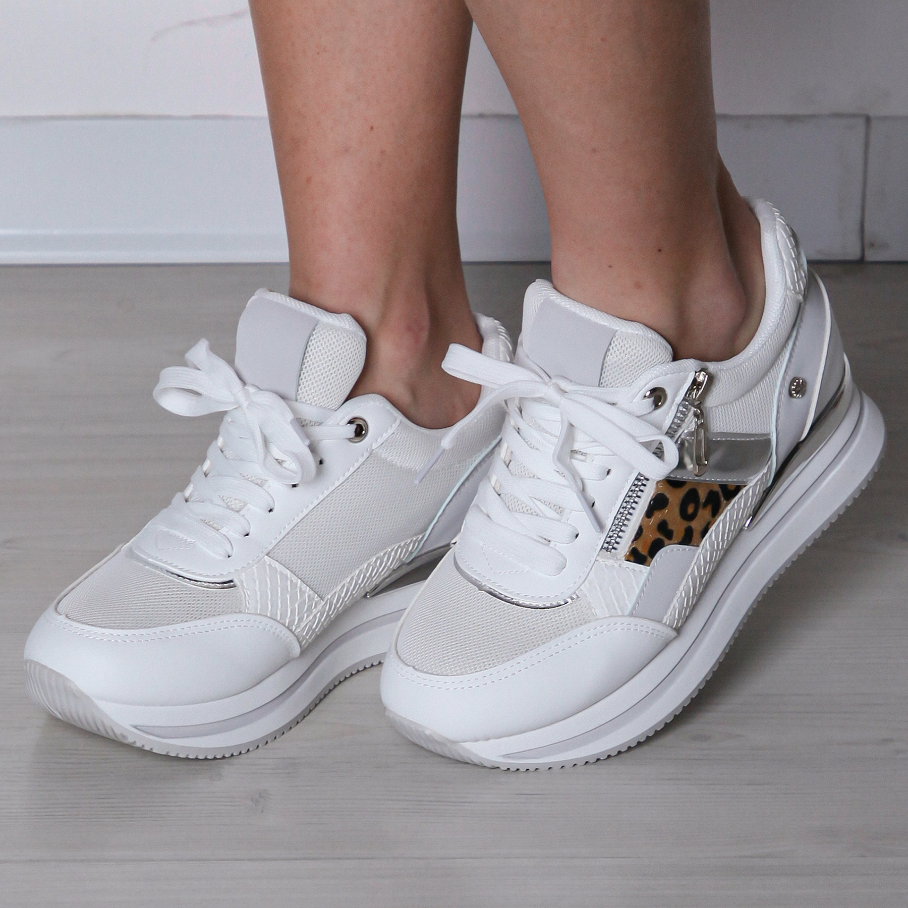 Molly - Sneaker Fashion