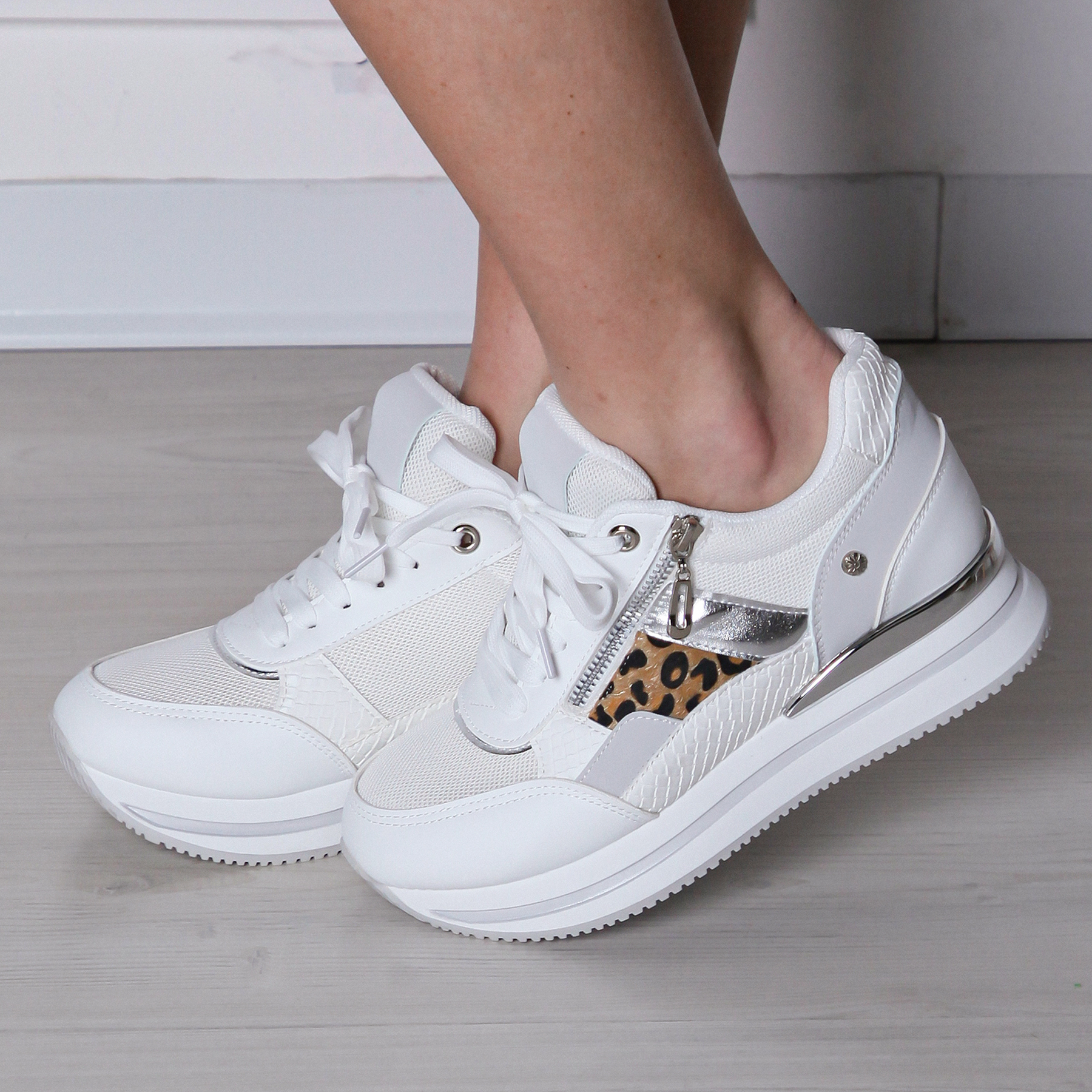 Molly - Sneaker Fashion